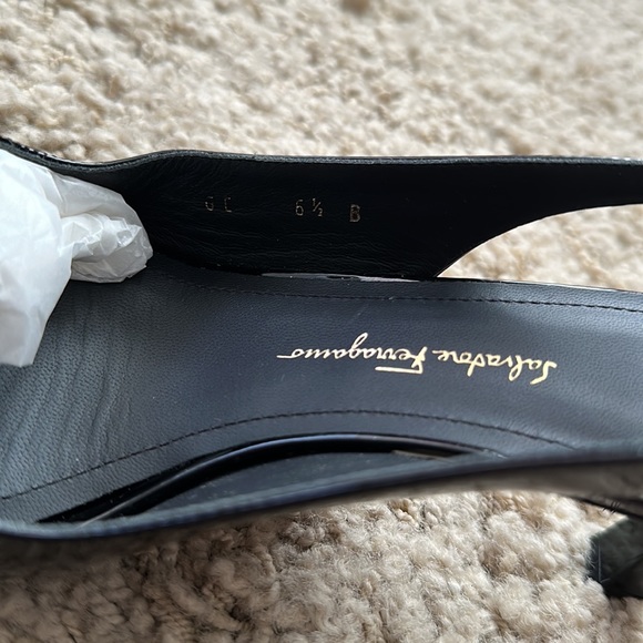 Salvatore Ferragamo Karine Black Patent Leather Pump NWT - Picture 7 of 13